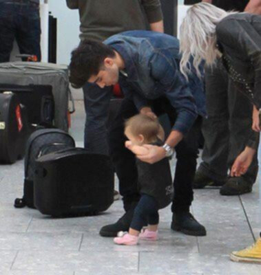 Baby Zayn on Baby Lux Med Harry Zayn